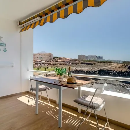 Blue Horizon Apartment *